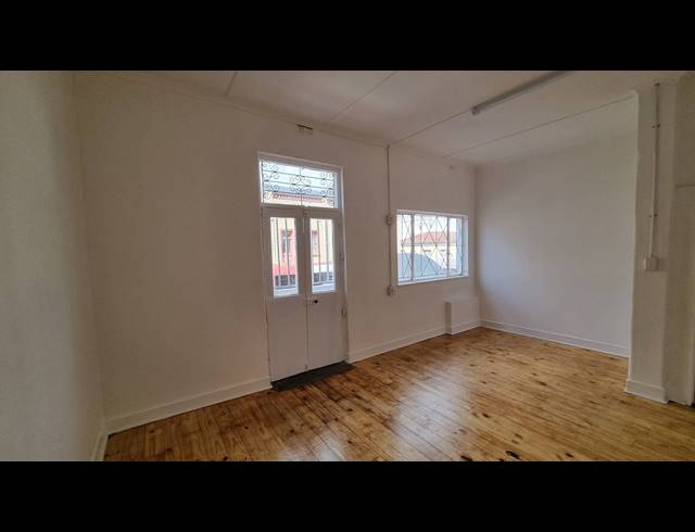 350M² BUILDING TO LET IN WOODSTOCK